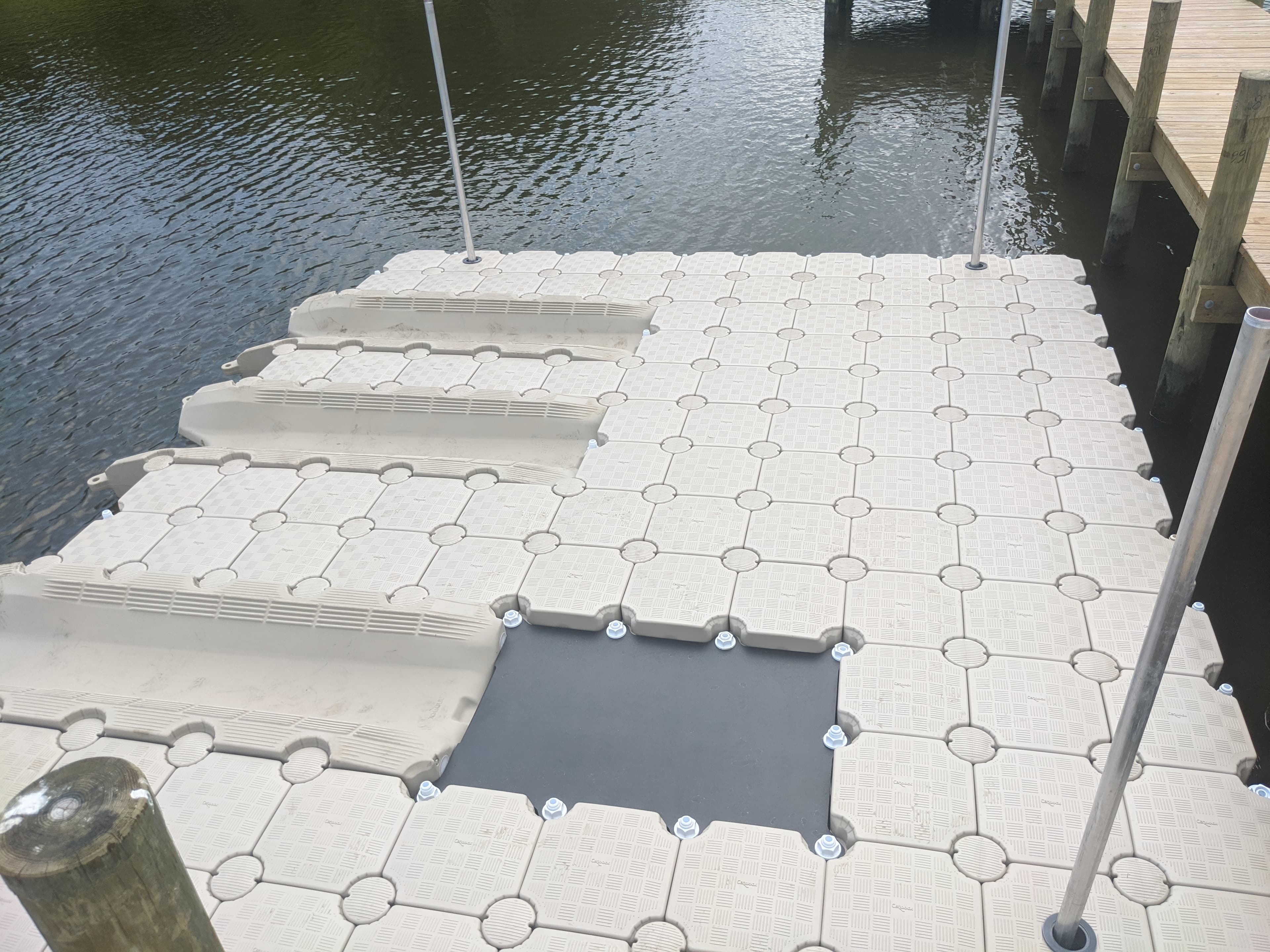 CanDock vs. EZ Dock: Modular Floating Dock Systems Compared